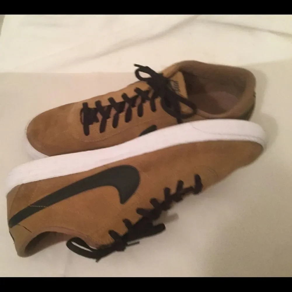 NIKE  SB 877045-201 Size US 10 Fashion sneaker